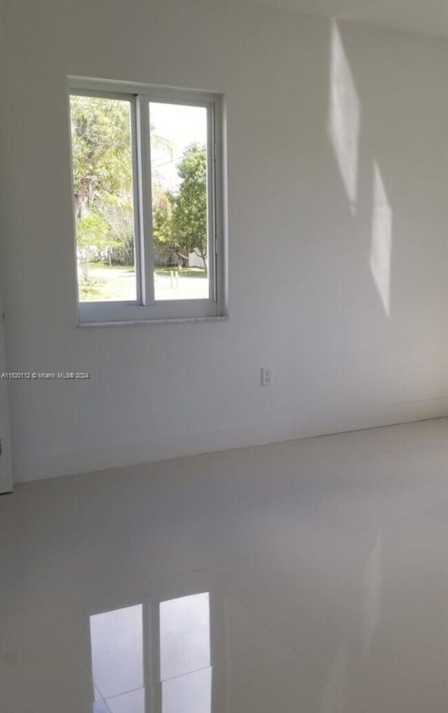 Building Photo - 6300 SW 21st St