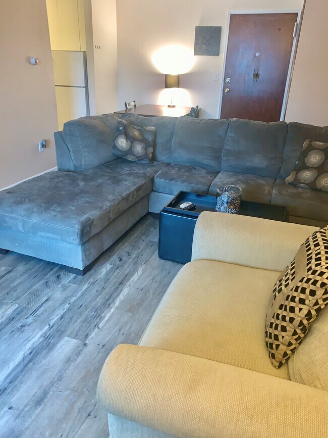 Building Photo - 140 Kenrick St