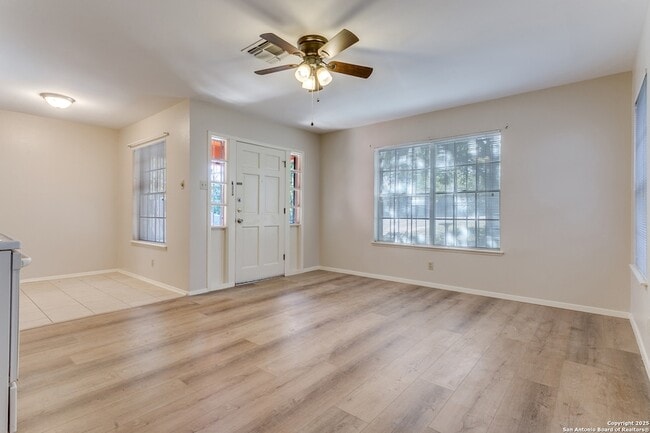 Building Photo - 2913 Eisenhauer Rd