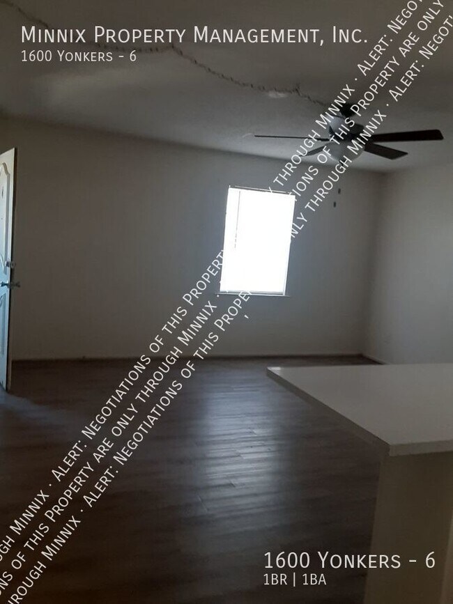 Building Photo - Plainview Apartments 1 Bedroom 1 Bath - Ca...