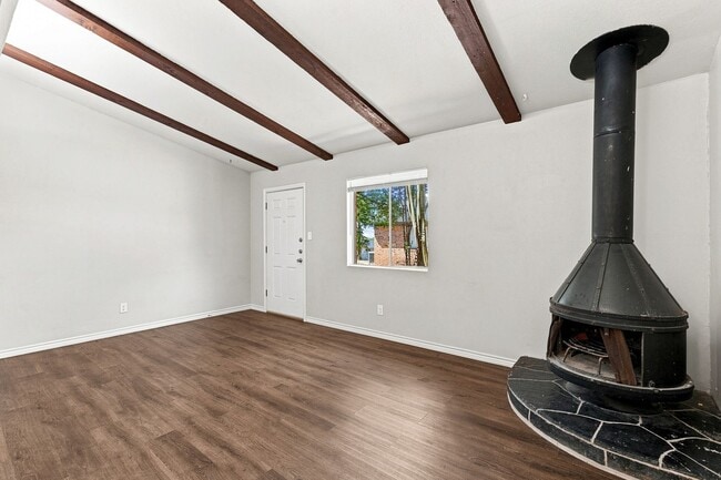 Building Photo - 1108 Hazelton St