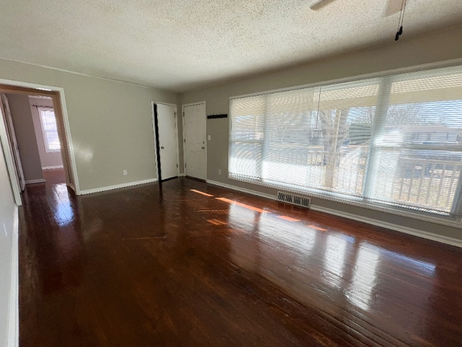 Building Photo - 1722 W Regal St