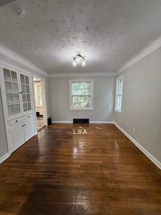 Building Photo - 9704 S Highland Ave