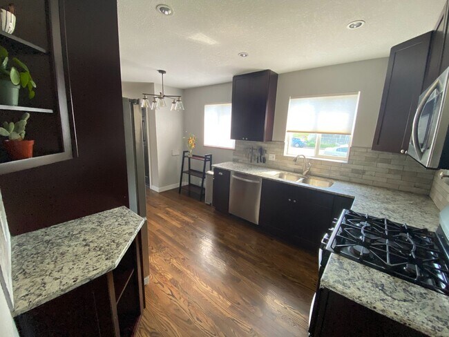 Building Photo - Great Home Close to Downtown - License #20...