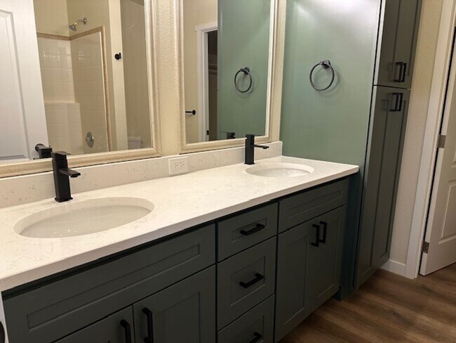 Foto del edificio - Updated 3 Bedroom 2 Bath Home In Lebanon