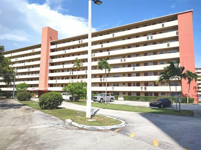 Foto del edificio - 1770 NE 191st St