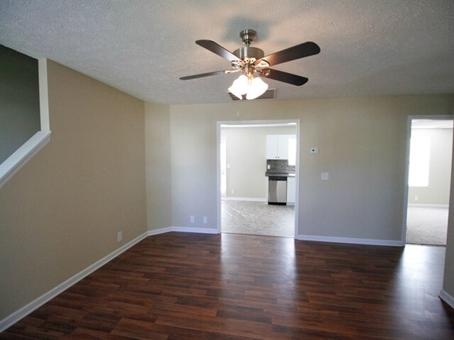 Foto del edificio - 2738 Windwalker Ct