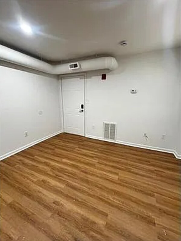 Foto del edificio - 1420 W Girard Ave