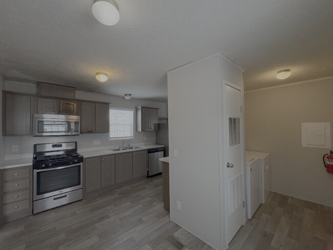 Foto del edificio - 361 Parker Lake Dr