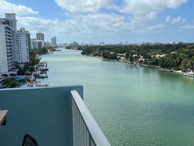 Channeling the rat pack in retro Miami Bea... - Channeling the rat pack in retro Miami Bea... Apartment