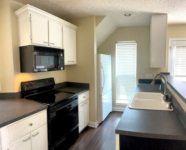 Foto del edificio - Anderson Mill Home 2 blocks from Noel Grisham the community park, and playground