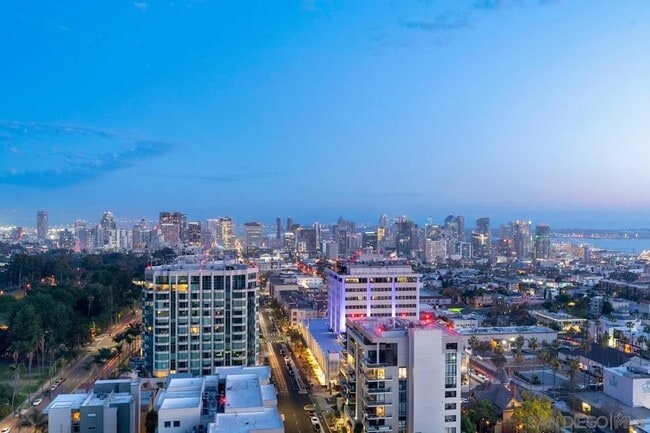 Building Photo - 525 Olive St