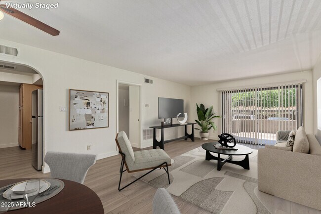 Foto del edificio - 3825 E Camelback Rd