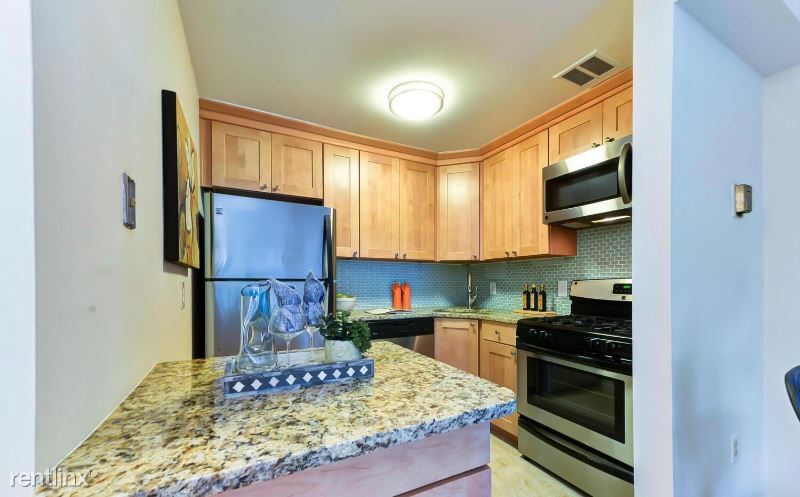 Foto del edificio - 1 br, 1 bath Condo - 4555 MacArthur Blvd NW