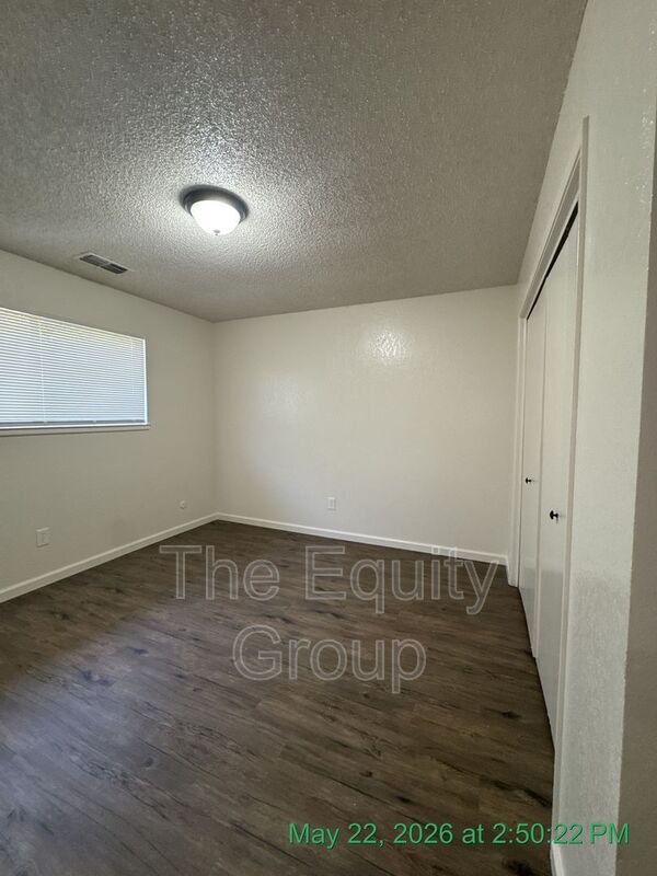 Building Photo - 150 S Peppertree St