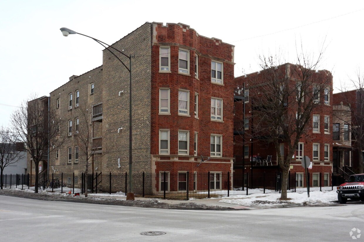 Primary Photo - 5653-59 N Magnolia