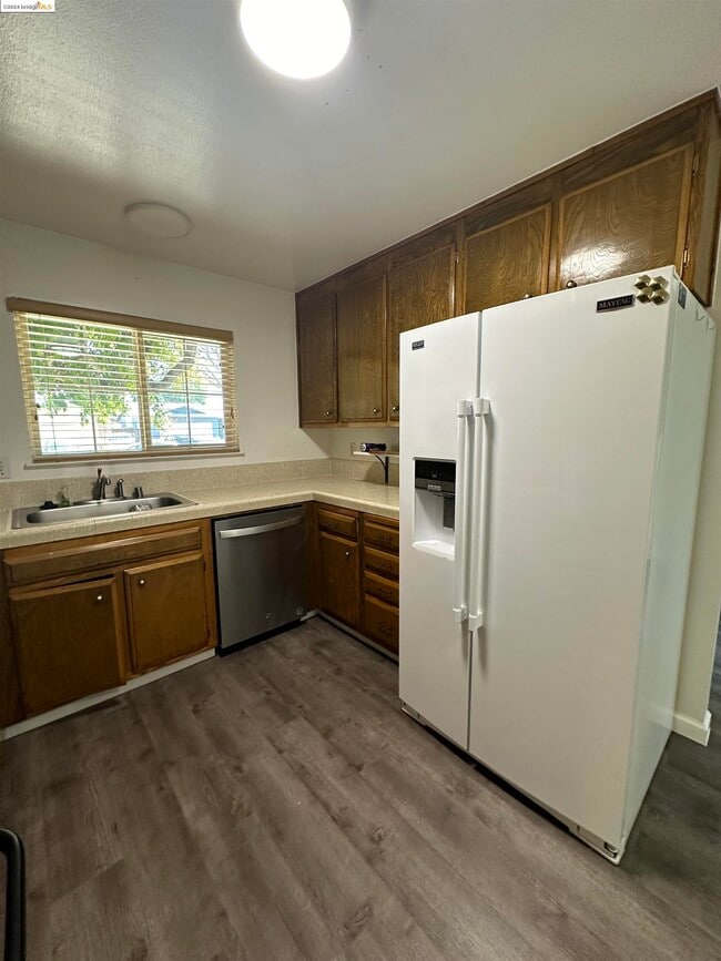 Building Photo - 1408 Aster Dr