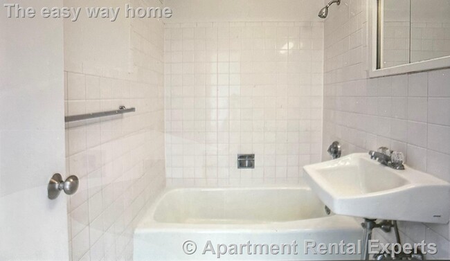 Building Photo - 205-225 Walden St Unit 4FL