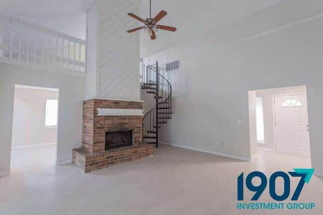Building Photo - Stunning 3-Bedroom Home with Dramatic Vaulted Ceilings and Loft in OKC!