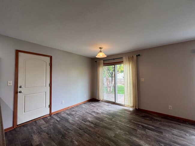 Building Photo - 480 SE Waco Pl