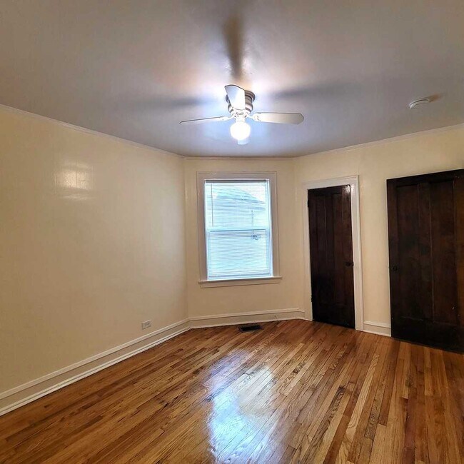 Foto del edificio - 1143 E 81st Pl