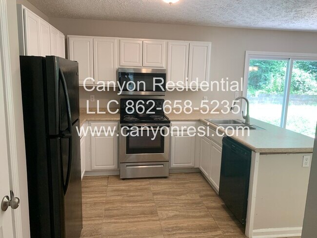 Foto del edificio - 220 Splitwood Ln