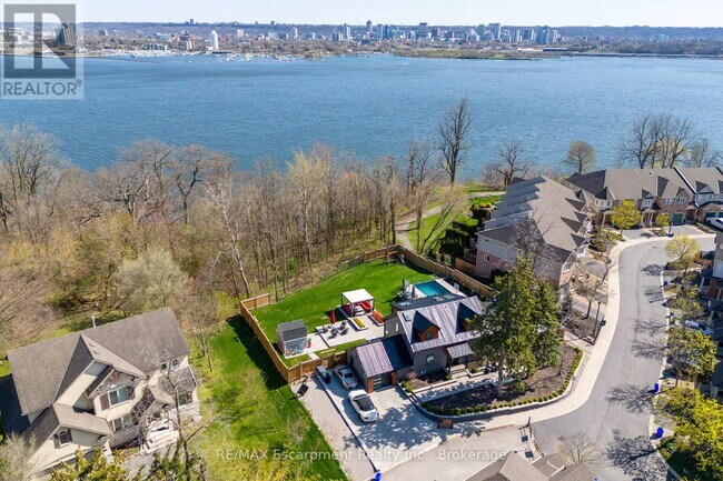 Photo du bâtiment - 676 Bay Shore Blvd