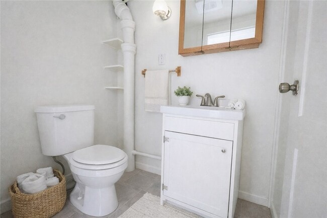 Building Photo - 130 E Elisha St