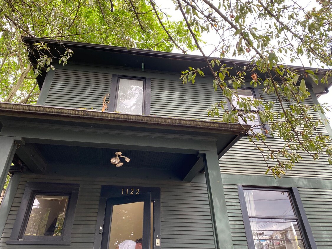 Primary Photo - 1122 East Denny