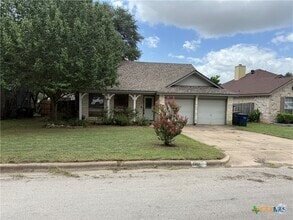 Building Photo - 702 Spring Hollow Dr