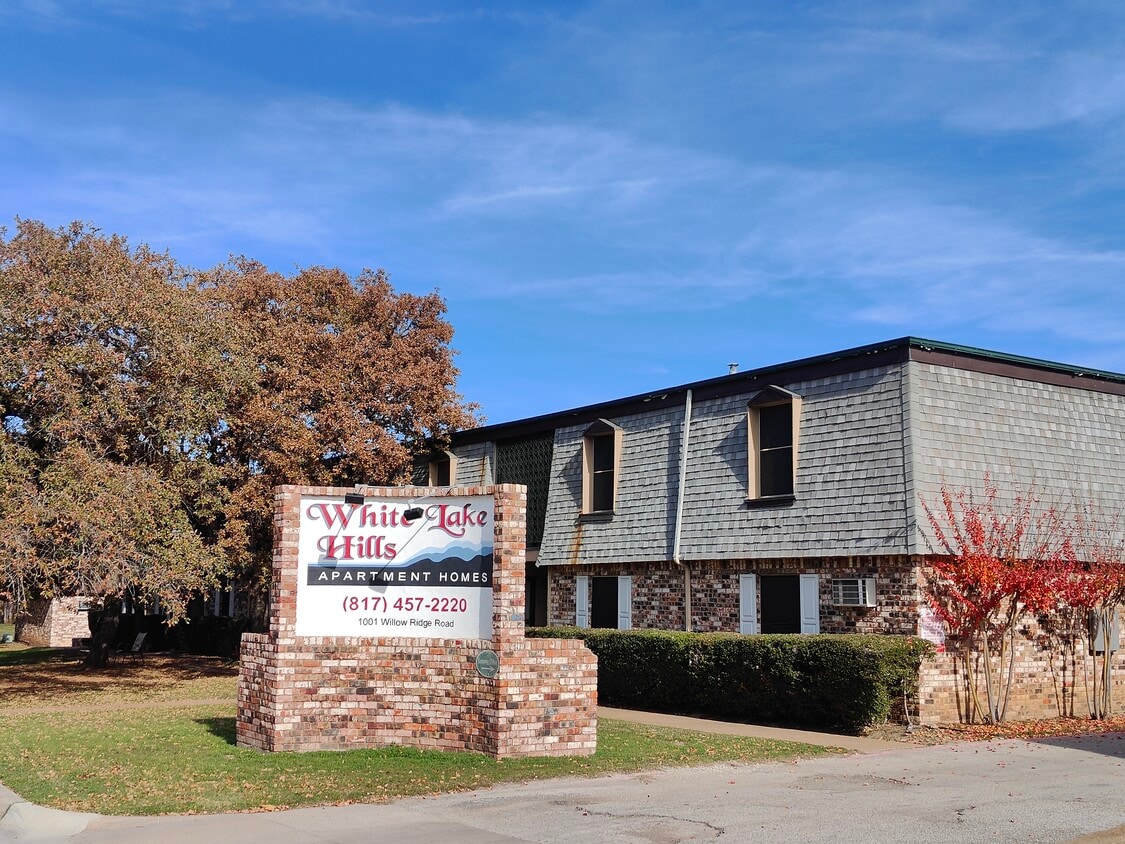 Building Photo - White Lake Hills Apartment