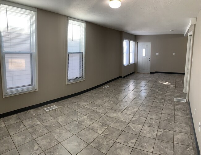 Building Photo - 5435 S 24th St