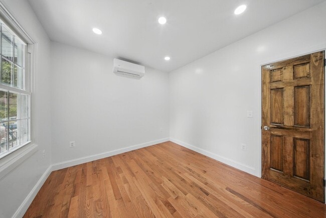 Building Photo - 14 Yankee Pl