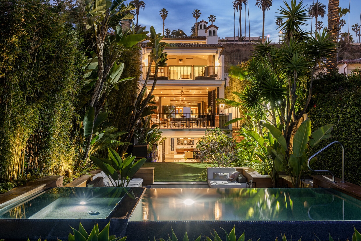 Foto principal - 966 Palisades Beach Rd