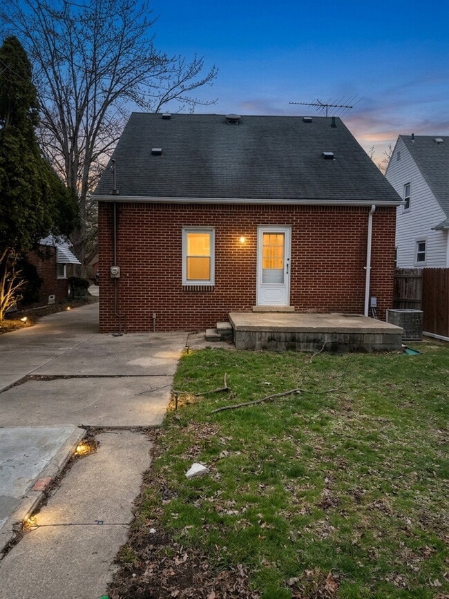 Building Photo - 1646 21st St