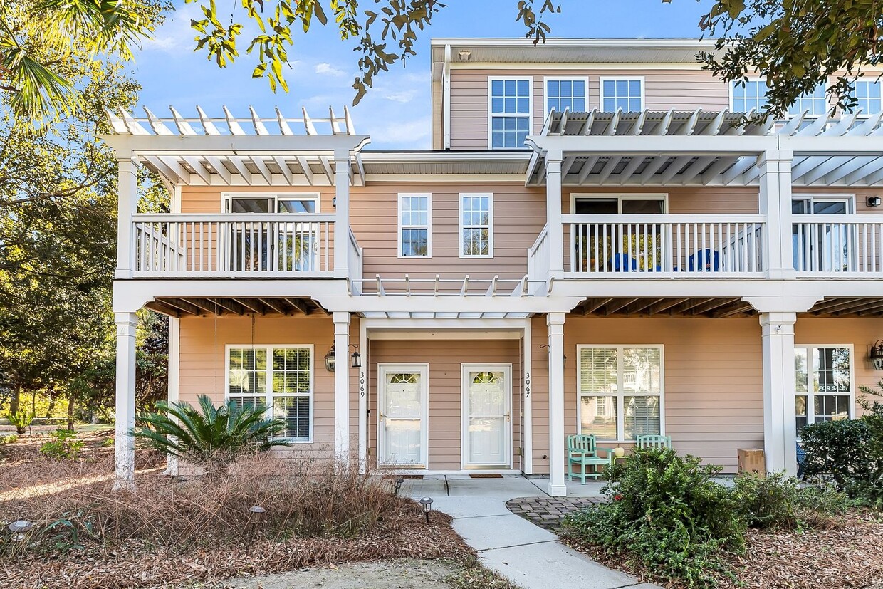 Primary Photo - Whitney Lakes End Unit Townhome on Johns I...