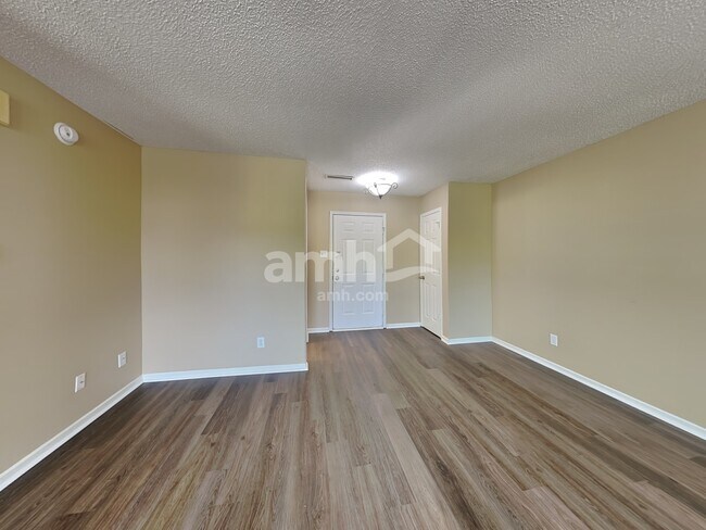 Building Photo - 15065 Fawn Hollow Ln
