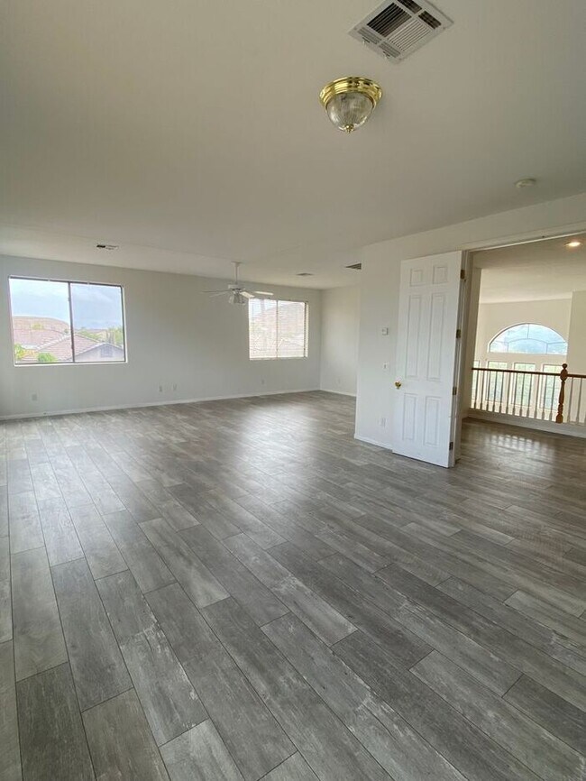 Building Photo - Beautiful 2 story 4 bedroom home-Available...