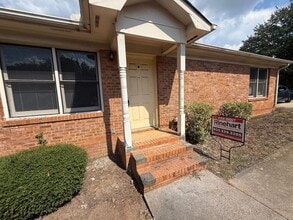 Building Photo - 1110 Chandler Dr