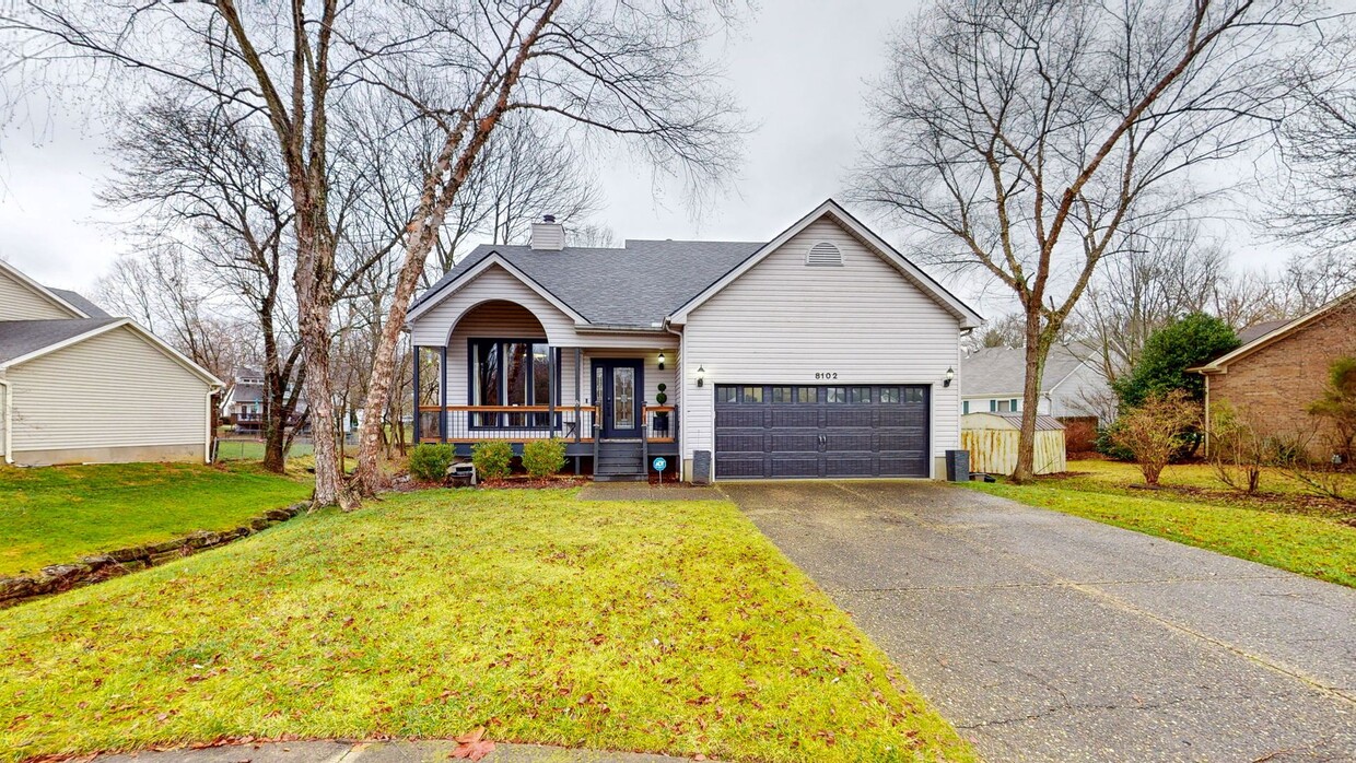 Foto principal - Chic Lyndon 3 Bedroom/2 Bath Rental Home w...