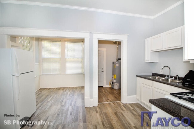 Building Photo - 448-448 Robinson Pl