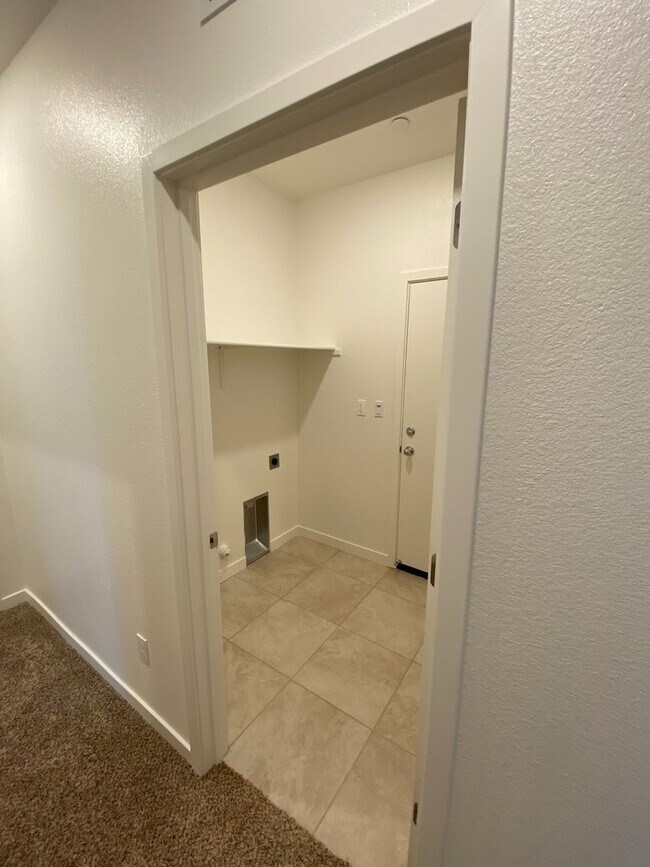 Building Photo - REDUCED!!   BEAUTIFUL 3 BEDROOM 2 BATH FOR...