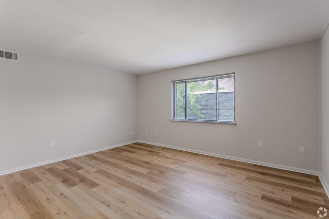 Building Photo - The Retreat at Walnut Creek