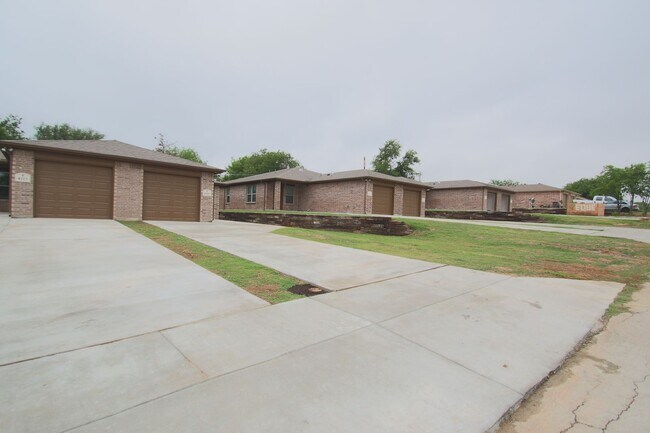 Foto del edificio - 8117-8119 Tanner