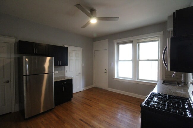 Building Photo - 1435 N Ashland Ave