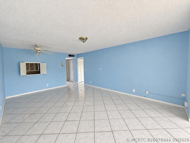 Building Photo - 729 Lori Dr