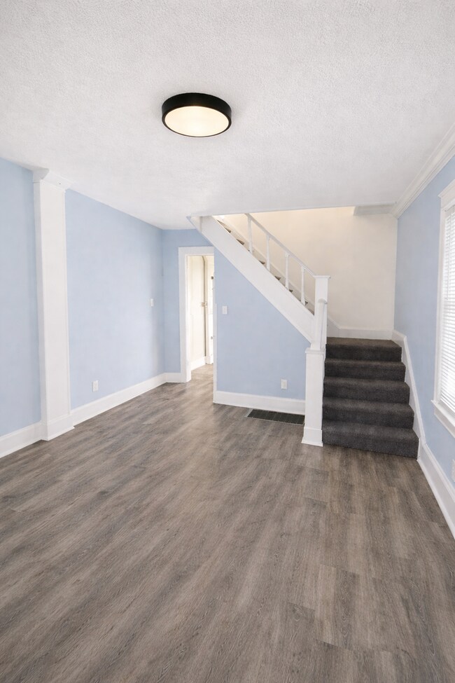 Photo - 833 W 27th St House