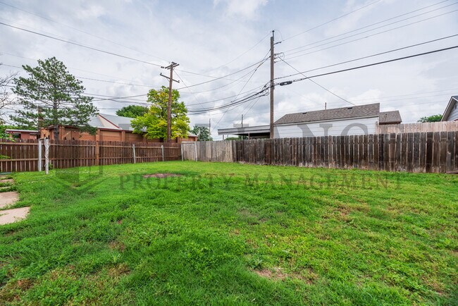Building Photo - 702 Fabrique St
