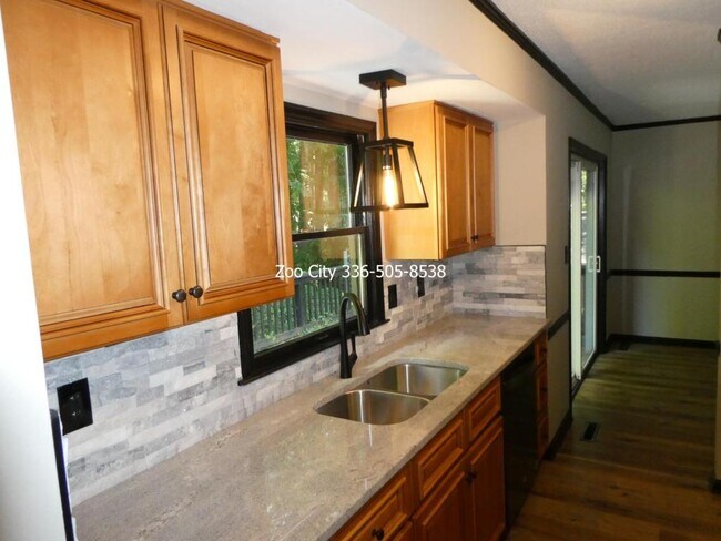 Foto del edificio - 1772 Pine Grove Dr