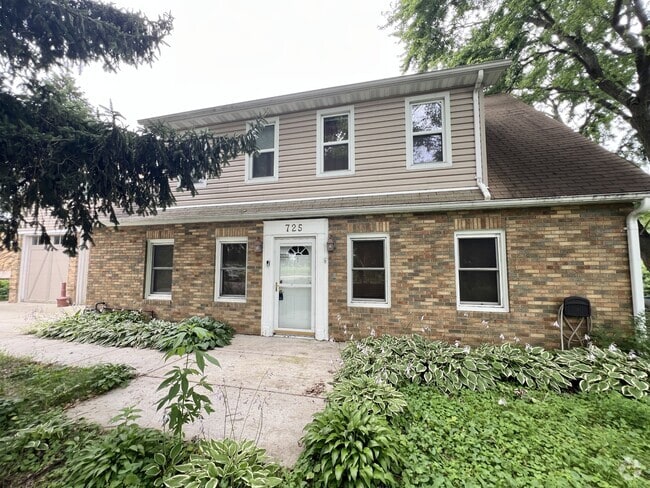 Building Photo - 725 Pflaum Rd